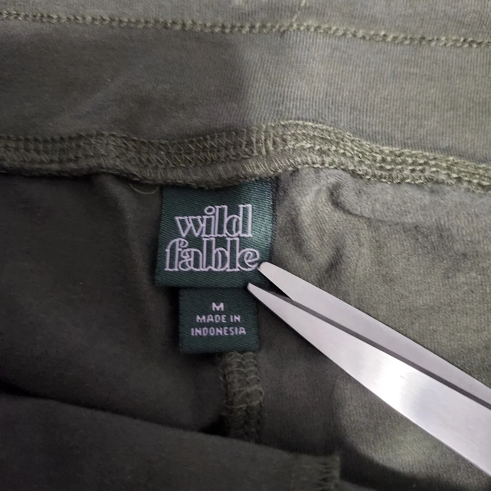 NWT  Wild Fable  Jogger/Sweatpants with Pockets  Women's Size M  Olive Green - Picture 4 of 5